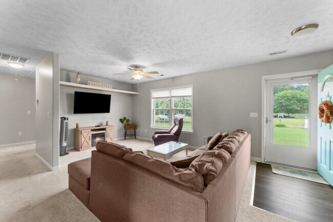 Building Photo - 121 Ashley Ct