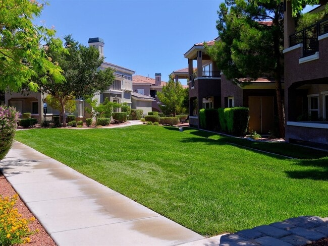 Building Photo - 10809 Garden Mist Dr