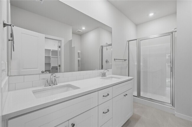 Building Photo - 6 Lowick Ln