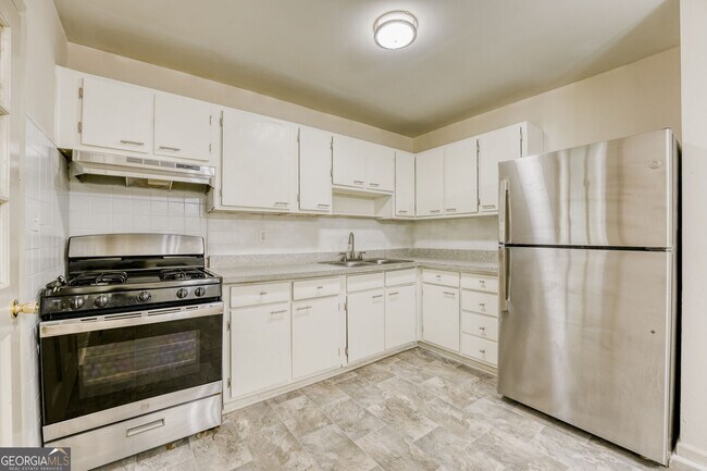 Building Photo - 1340 Pineglen Dr