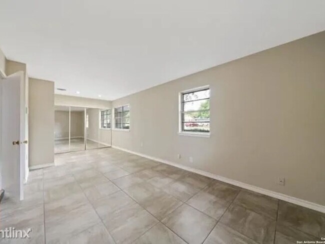 Building Photo - 3 Bedroom Single Family Home in San Antonio