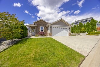 Building Photo - 3 Bedroom, 1.75 Bathroom Home in The Village at Lake Chelan