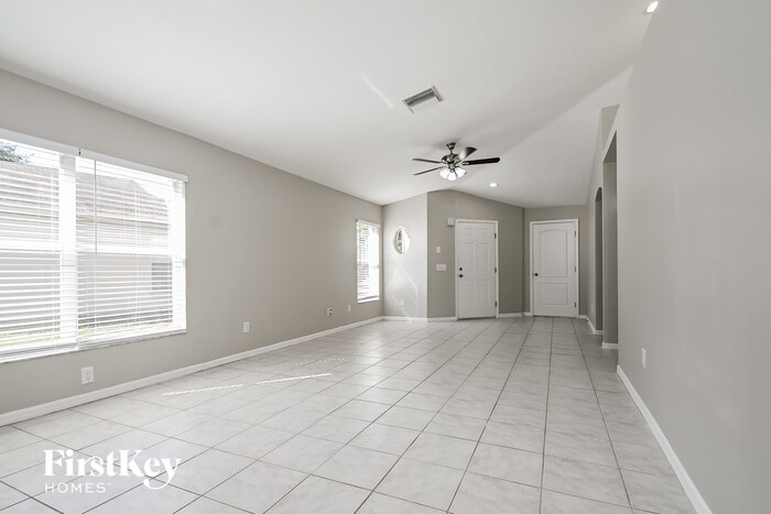 Building Photo - 8457 Quarter Horse Dr