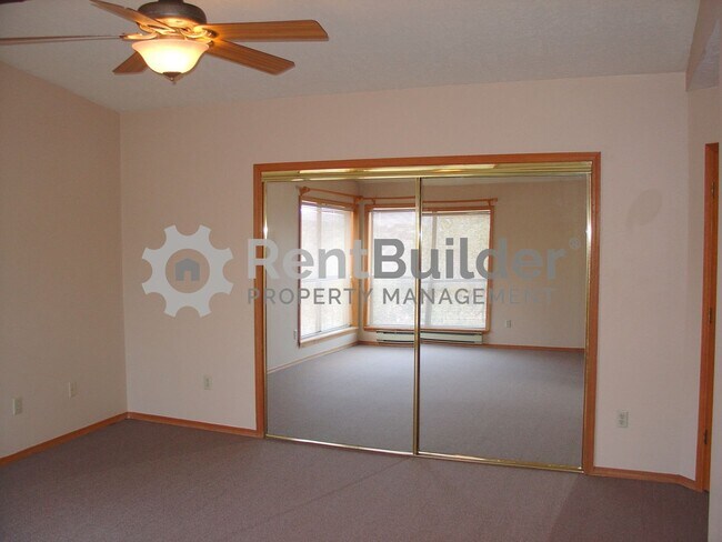 Building Photo - ***WINTER SPECIAL - LOWER RENT FOR 18 MONTH LEASE***