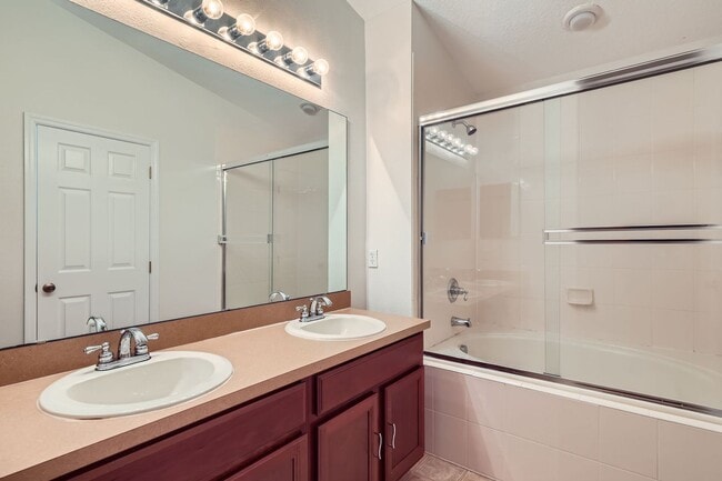 Building Photo - Windermere townhouse