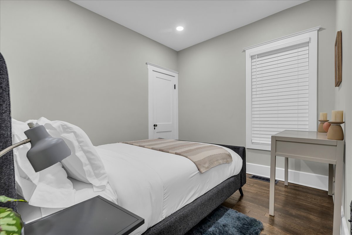 Building Photo - 5238 Commonwealth St