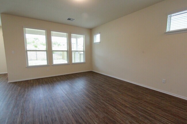Building Photo - 3651 Sandy Brook Dr