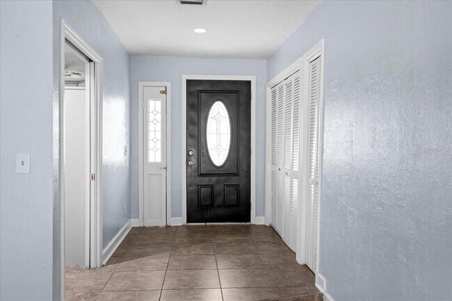 Building Photo - 903 Tomahawk Trail
