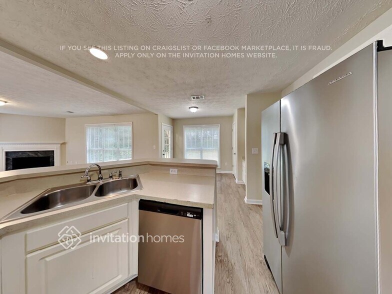 Building Photo - 5025 Wesleyan Dr