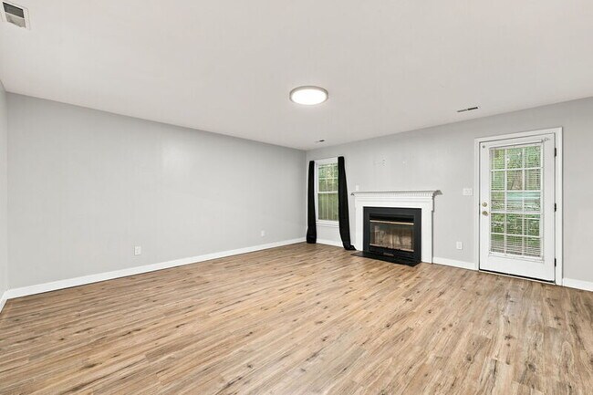 Building Photo - 839 Dalewood Dr