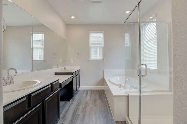 Building Photo - 1606 Lion St