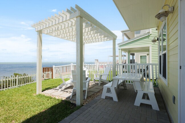 Building Photo - 106 Las Joyas Blvd