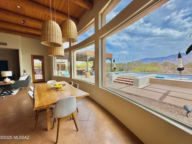 Building Photo - 11096 N Pusch Ridge View Pl