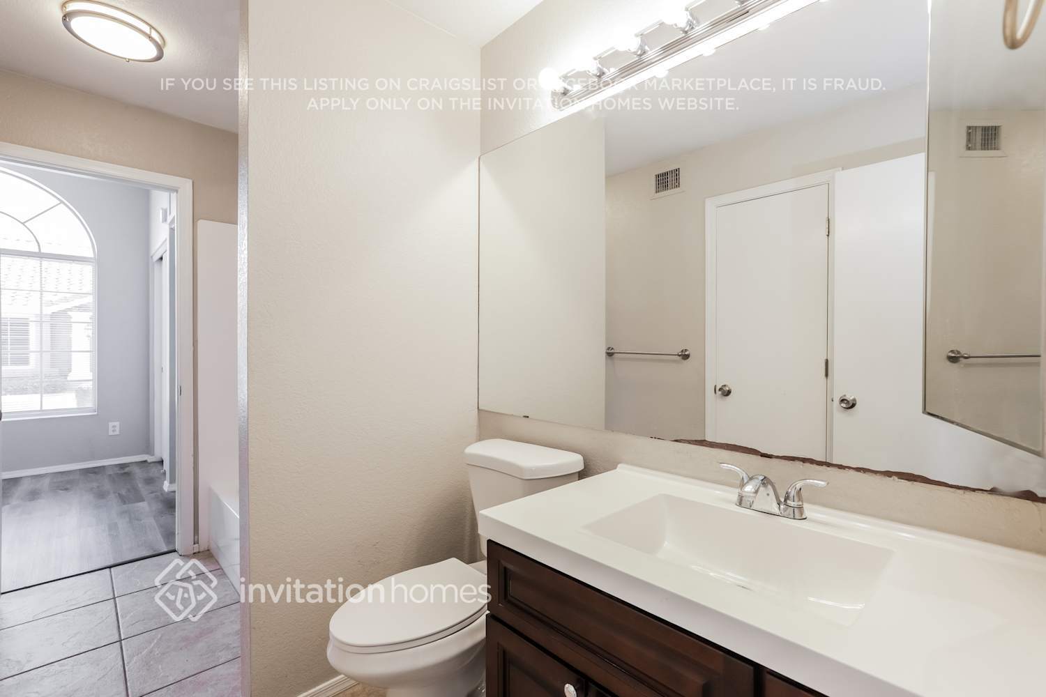 Building Photo - 7037 N 28th Dr