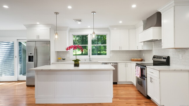 Building Photo - 23 Valley View Ln