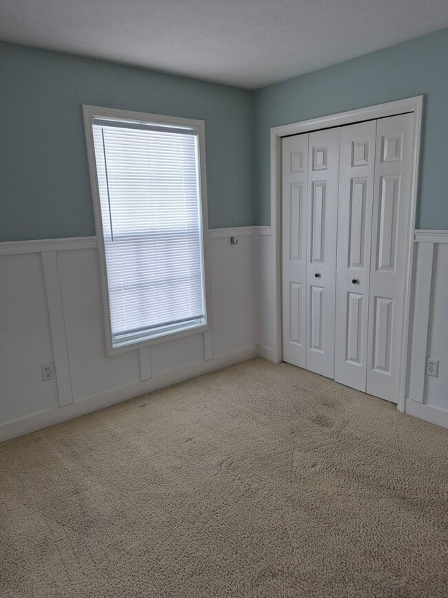 Building Photo - 79 Rogue River View Dr NE