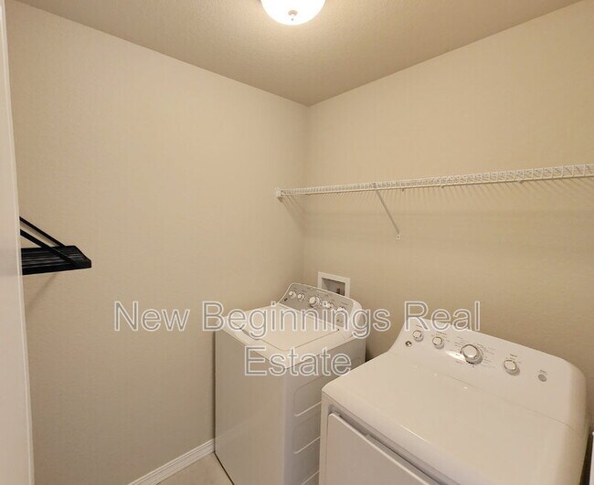 Building Photo - 6045 Inman Vw