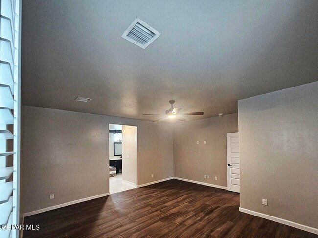 Building Photo - 13185 Tiverton Rd