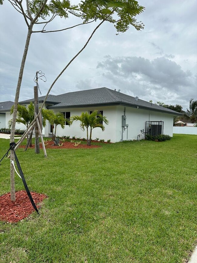 Building Photo - 15620 NW 39th Ct