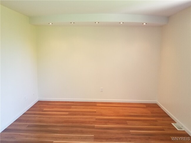 Building Photo - 807 Red Fern Ct