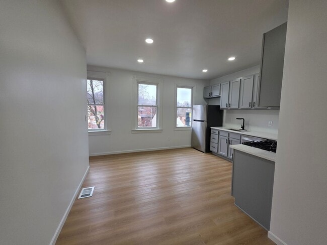 Building Photo - Fully Rehabbed 3 bedroom 2 bathroom house for rent!