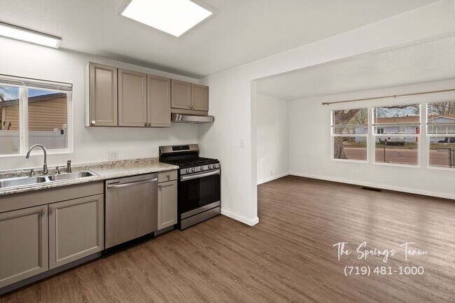 Building Photo - 1216 Pando Ave