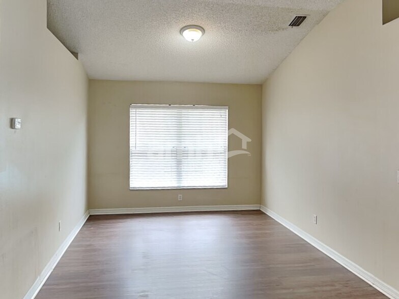 Building Photo - 875 Sedgewood Cir