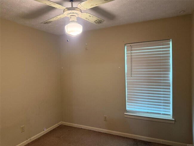 Building Photo - 803 Summer Ln