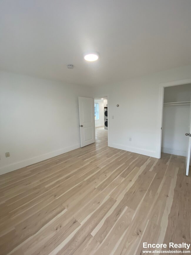 Building Photo - 117 Orleans St