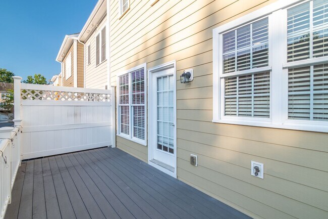 Building Photo - Gorgeous Townhome in the Heart of Fort Mill’s Baxter Village!