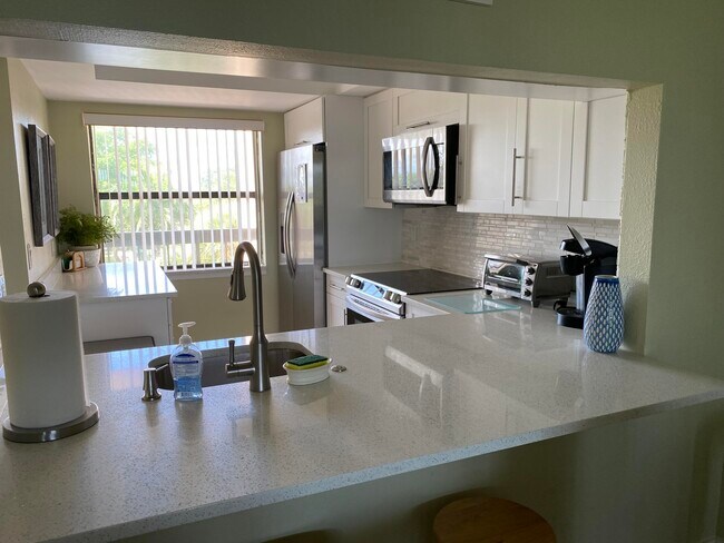 Building Photo - 600 Egret Cir