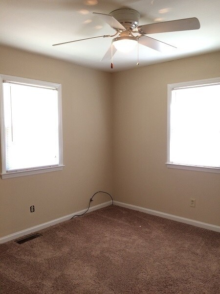Building Photo - 3 Bedroom 1 Bath House