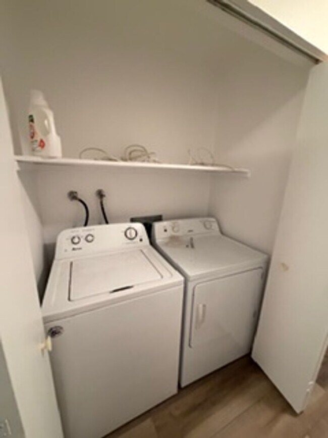 Building Photo - Northwood Estate Charmer