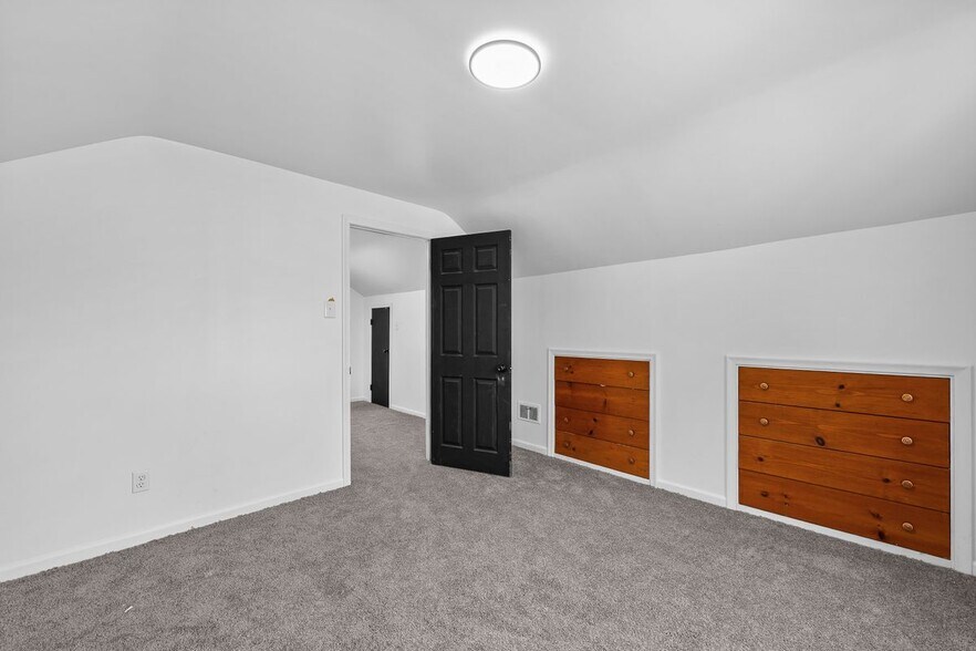 Building Photo - 18525 Westmoreland Rd