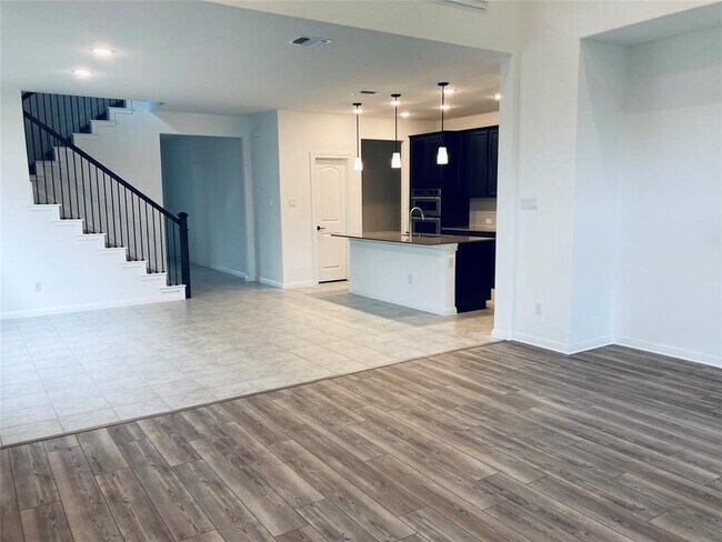 Building Photo - 110 White Aster Ct