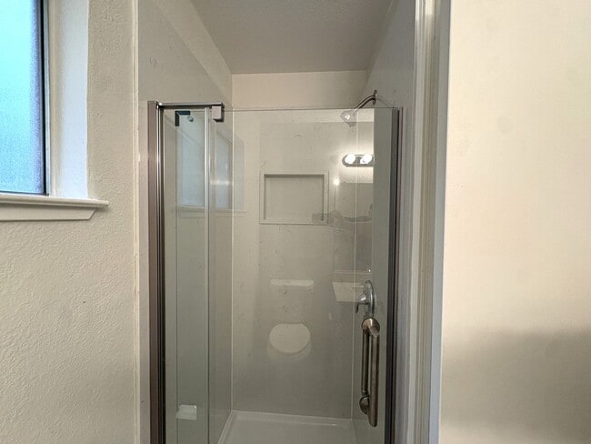 Building Photo - Wonderful 2bd/2ba Fair Oaks Duplex with Garage