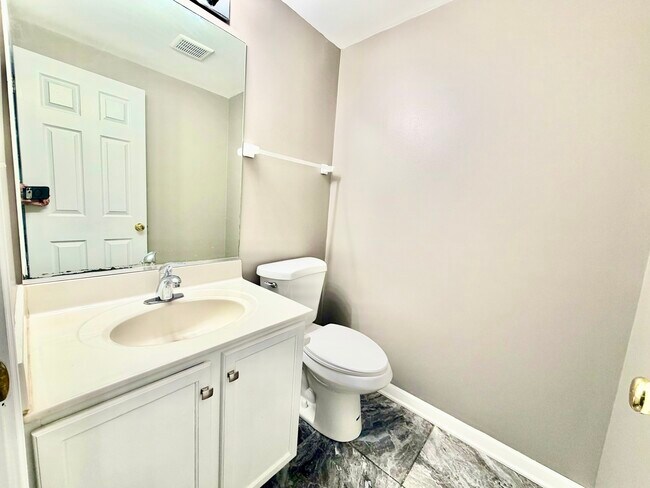 Building Photo - 2452 Daybreak Ct