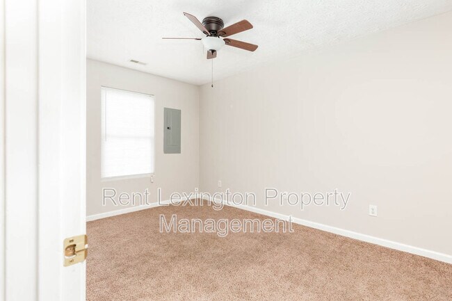 Building Photo - 300 Elkchester Cir