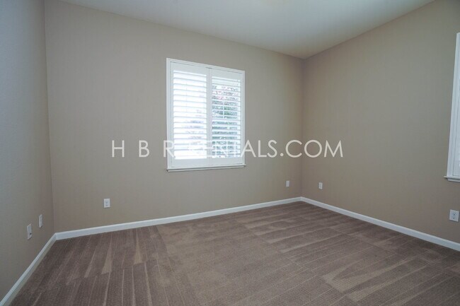 Building Photo - 906 River Bend Dr