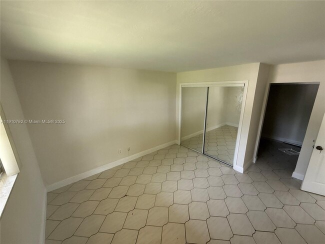 Building Photo - 1540 NE 191st St