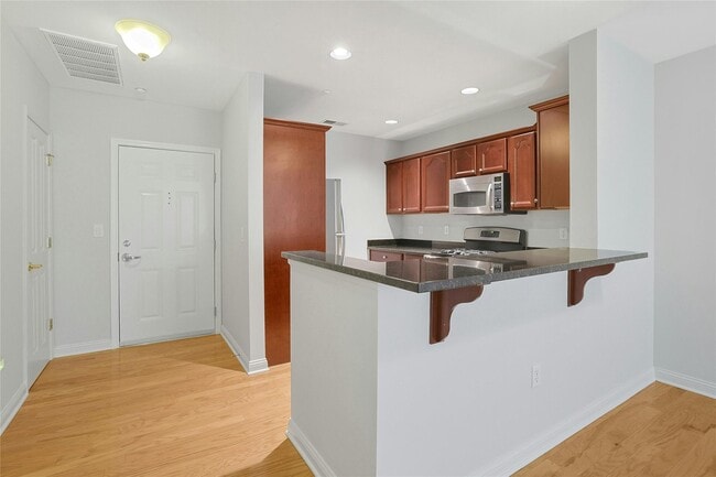Building Photo - 3216 Leeward Dr