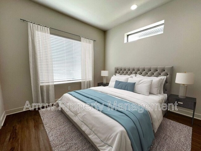 Building Photo - 1215 Claude Rd