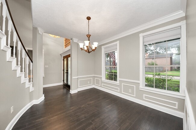 Building Photo - 2405 Guilbeau Ln