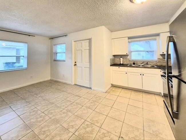 Building Photo - 2408 W Cypress St