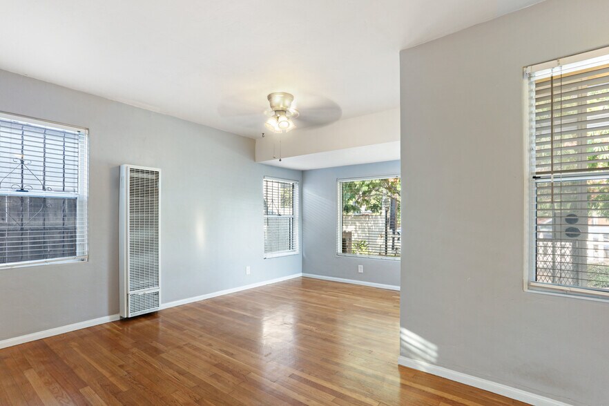 Living Room - 917 E 28th St