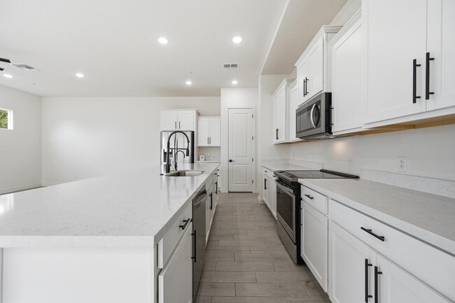 Building Photo - 2452 E Lovebird Ln