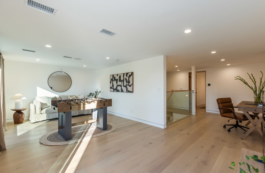 Building Photo - 1161 Stearns Dr