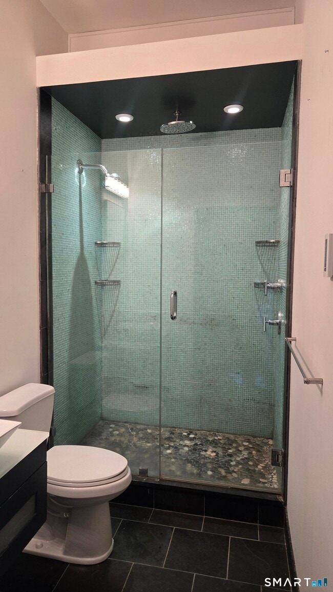 Building Photo - 556 Chapel St