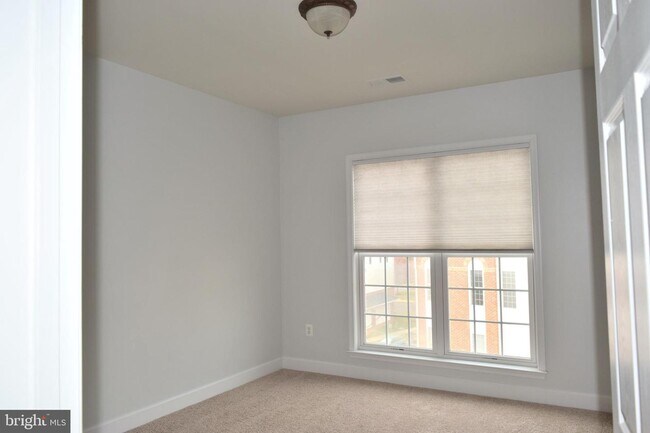 Building Photo - 2251 Oberlin Dr