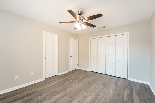 Building Photo - 5630 Gineridge Dr